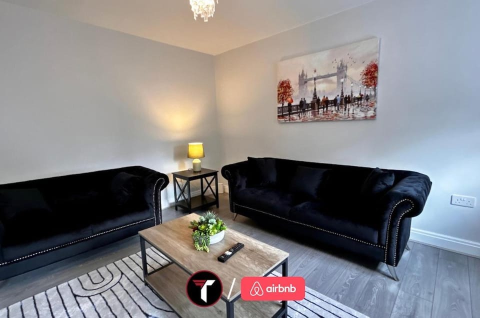 Living room, Decorative detail, Seating area