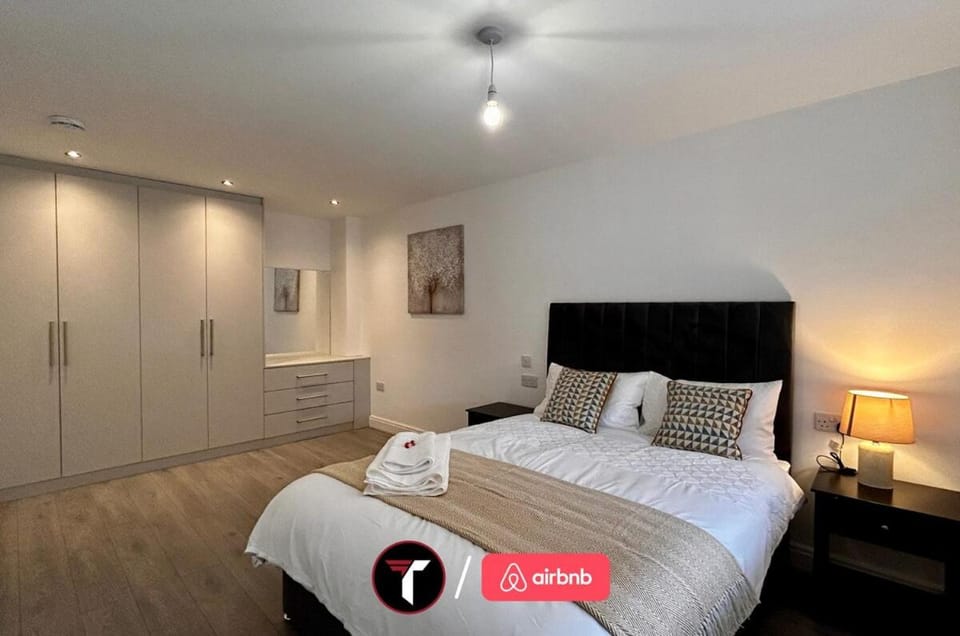 Bed, Photo of the whole room, Bedroom, wardrobe