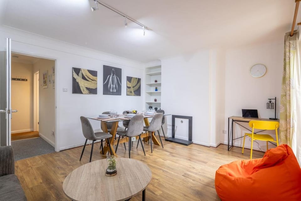 Living room, Seating area, Dining area