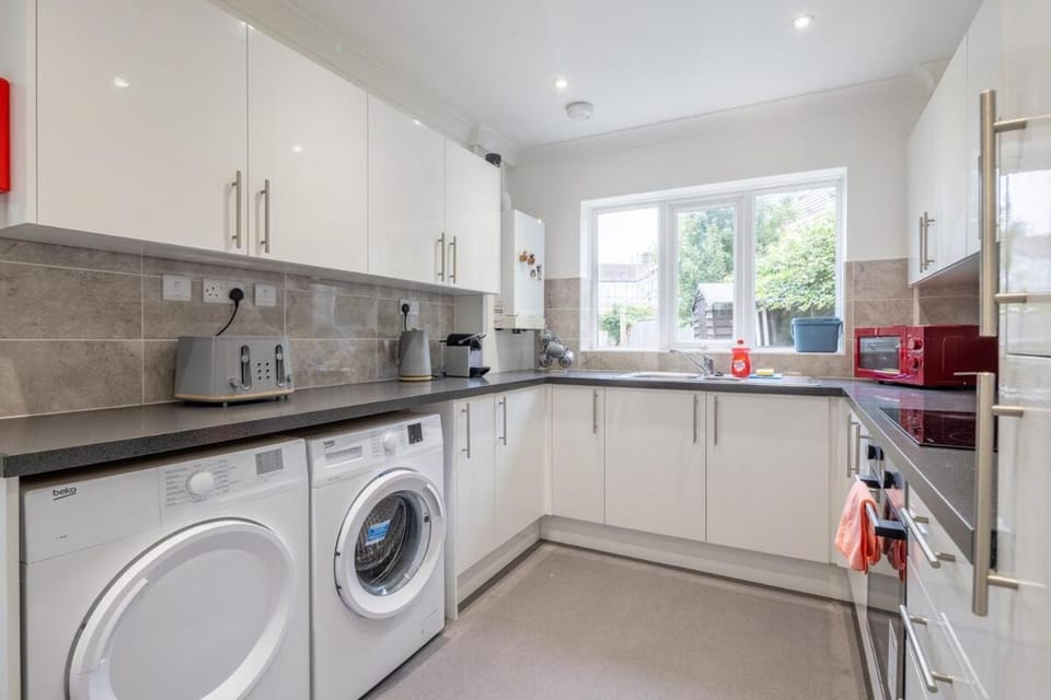 Kitchen or kitchenette, oven, stove, toaster, washing machine, dryer