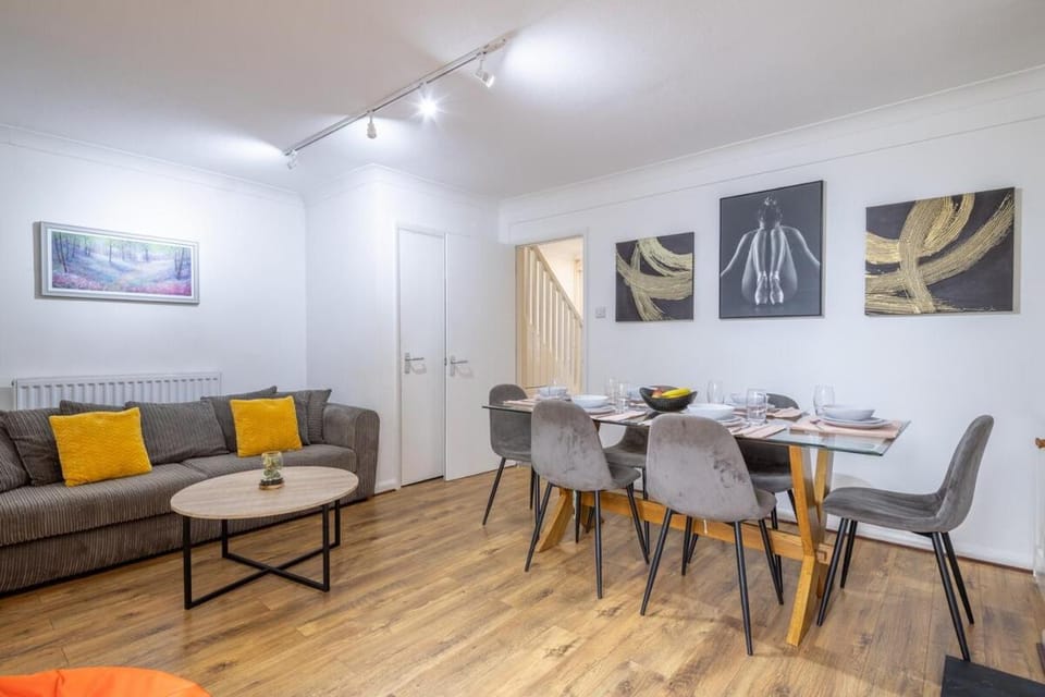 Living room, Seating area, Dining area