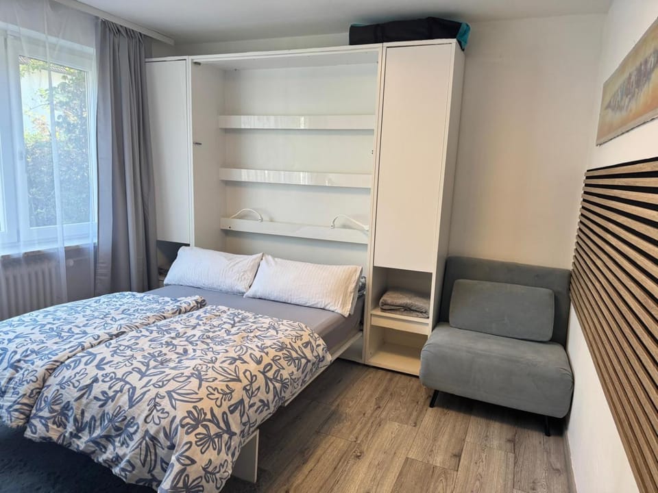 Photo of the whole room, Bedroom