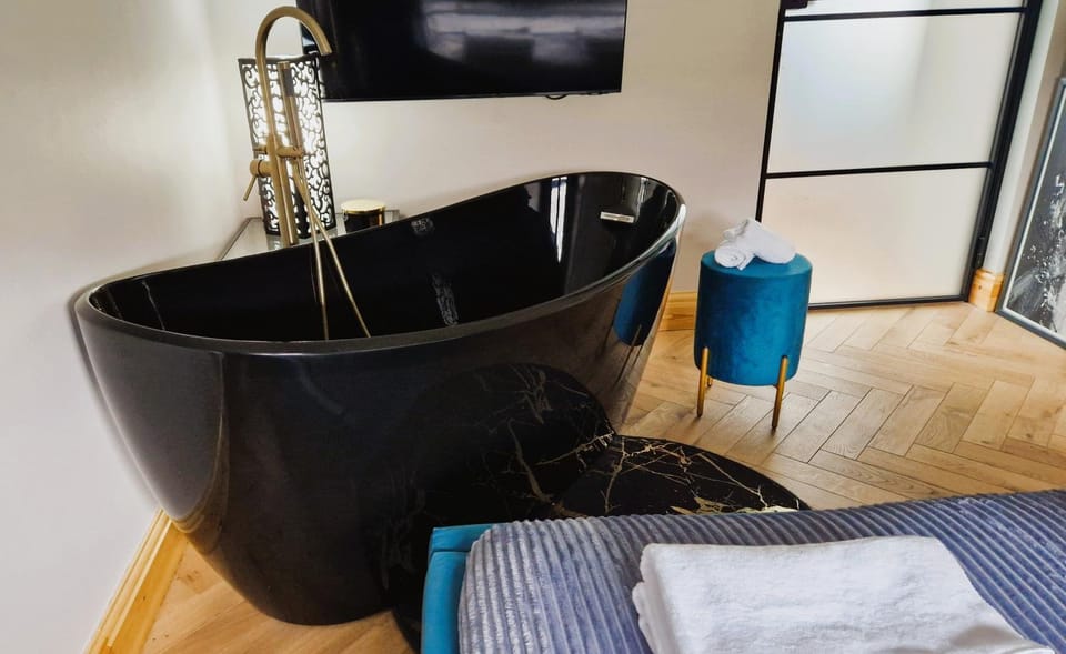 Bedroom, Bath