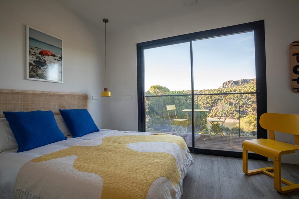 Bed, Natural landscape, Balcony/Terrace, Balcony/Terrace, Photo of the whole room, Bedroom, Mountain view