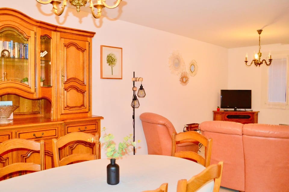 TV and multimedia, Living room, Dining area
