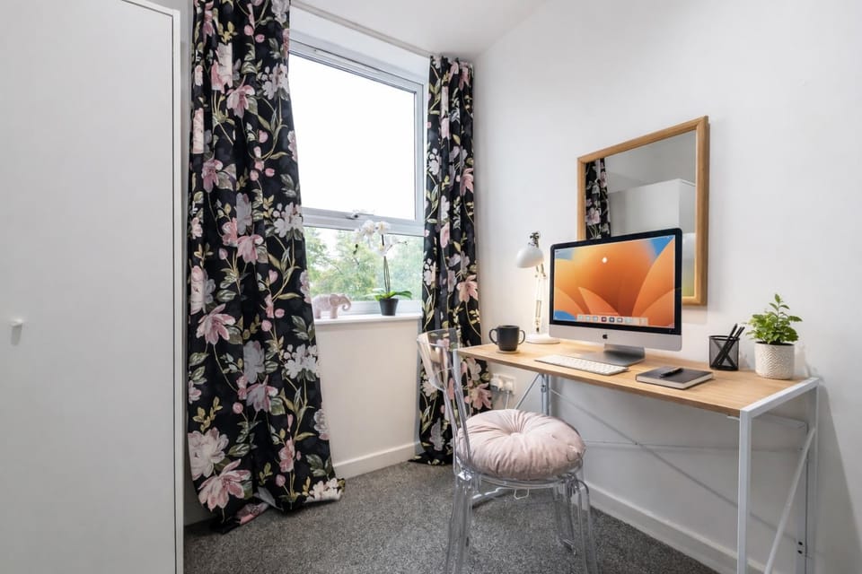 Communal lounge/ TV room, TV and multimedia, Evening entertainment, hair dresser