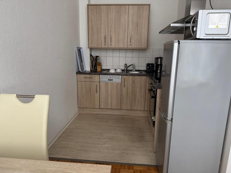 Coffee/tea facilities, Kitchen or kitchenette, oven, stove, toaster