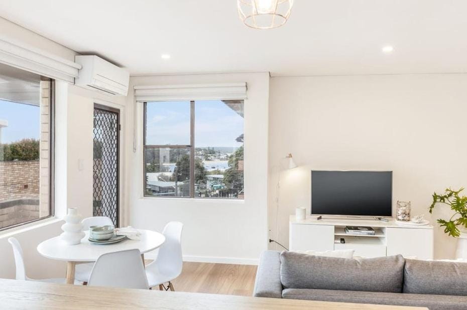2BR Cronulla Water Views & Free Parking Apartment in Sydney
