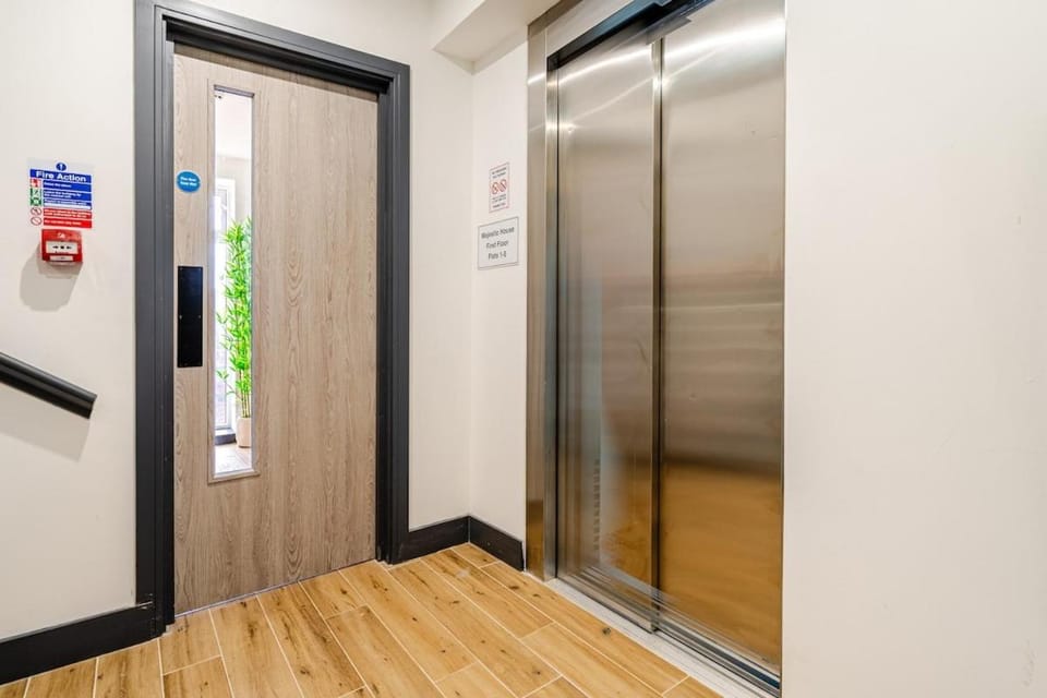 Luxury Apartment Close to Elstree & Borehamwood Station Apartment in London