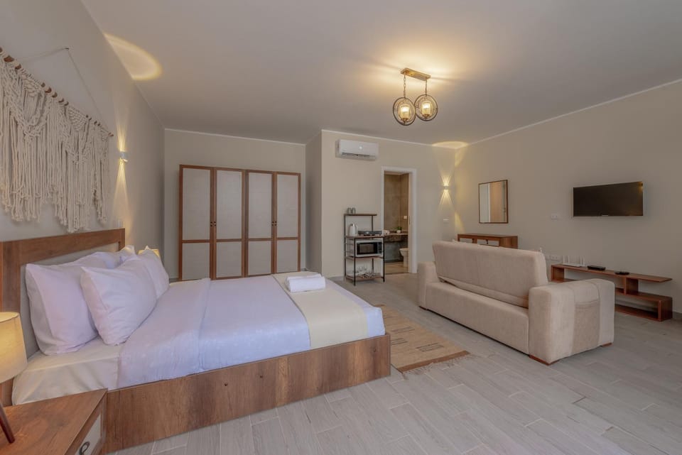 Communal lounge/ TV room, Bed, Photo of the whole room, Seating area, Bedroom