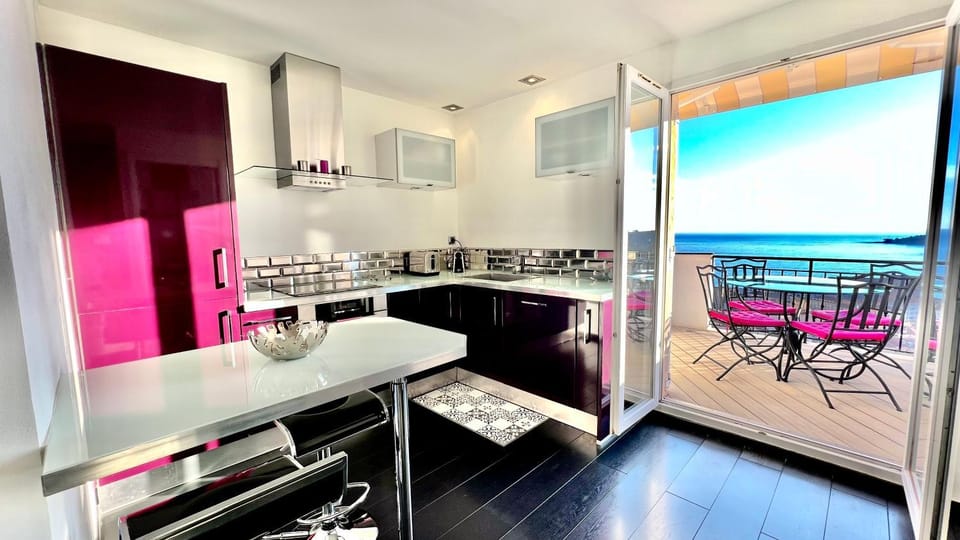 Dining area, kitchen