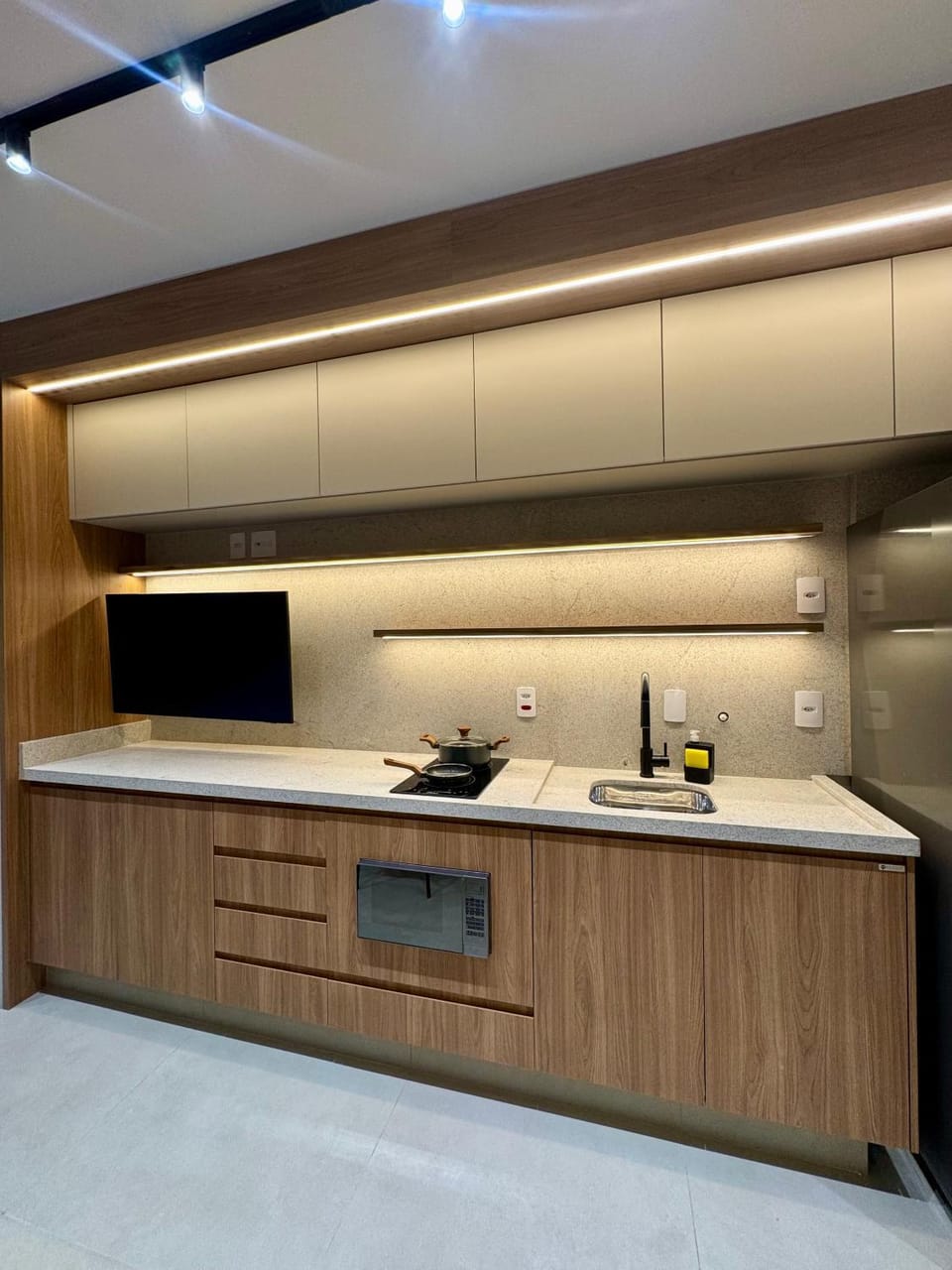 TV and multimedia, Kitchen or kitchenette