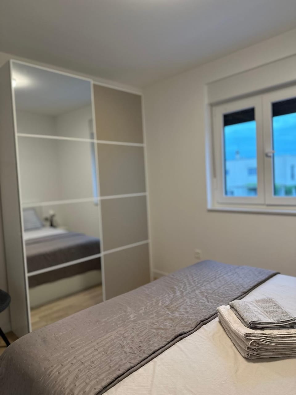 Bed, Bedroom, towels, wardrobe