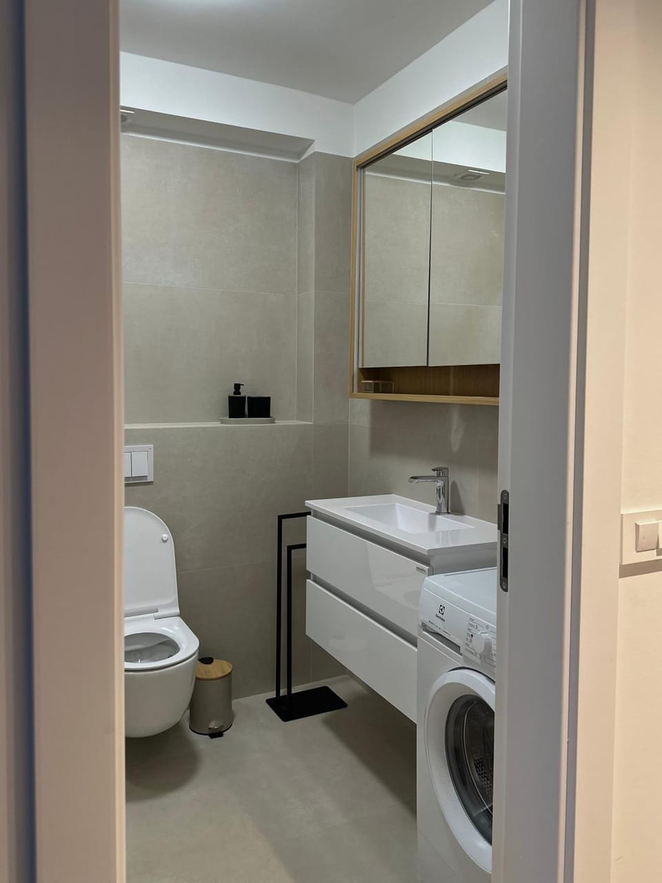 Toilet, Bed, Bathroom, washing machine
