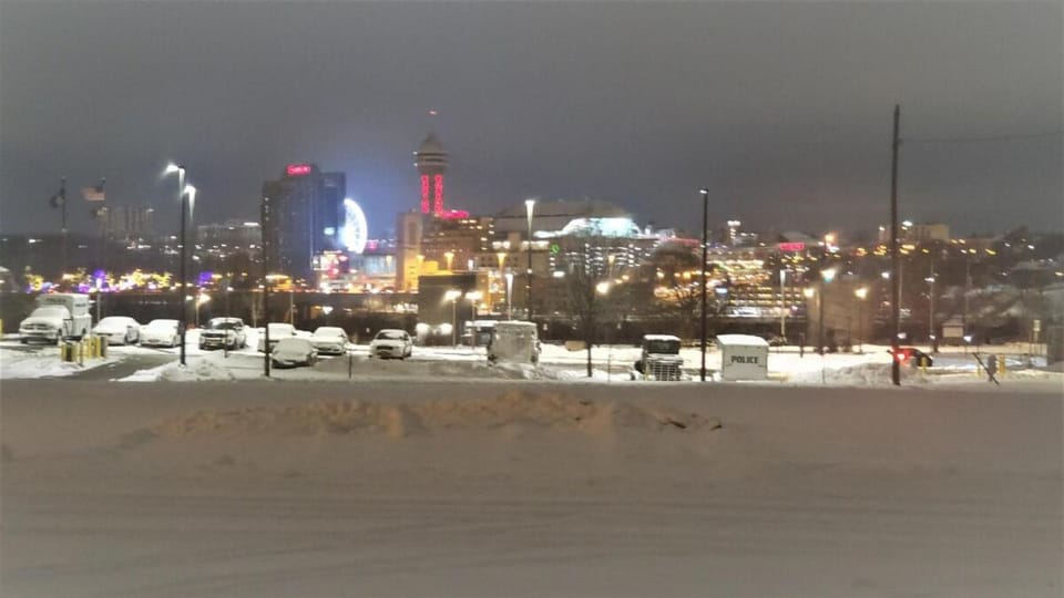 Affordable 1BR Bunkroom Stay by Niagara Falls Apartment in Niagara Falls