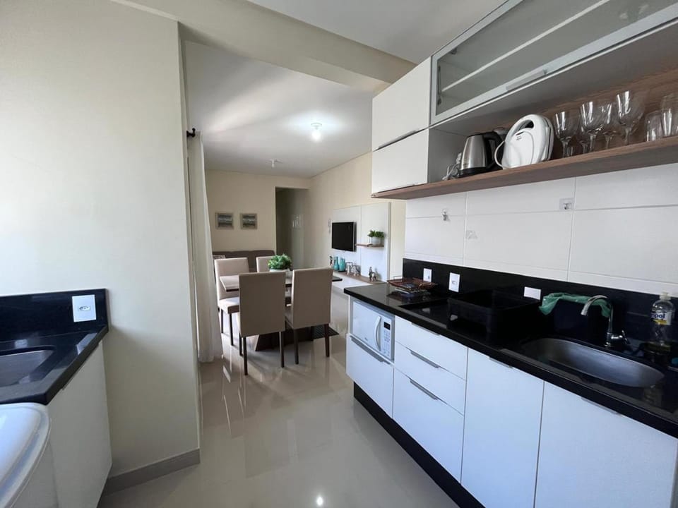 Lindo apto com piscina e churrasqueira a 400m da praia! Apartment in Florianopolis