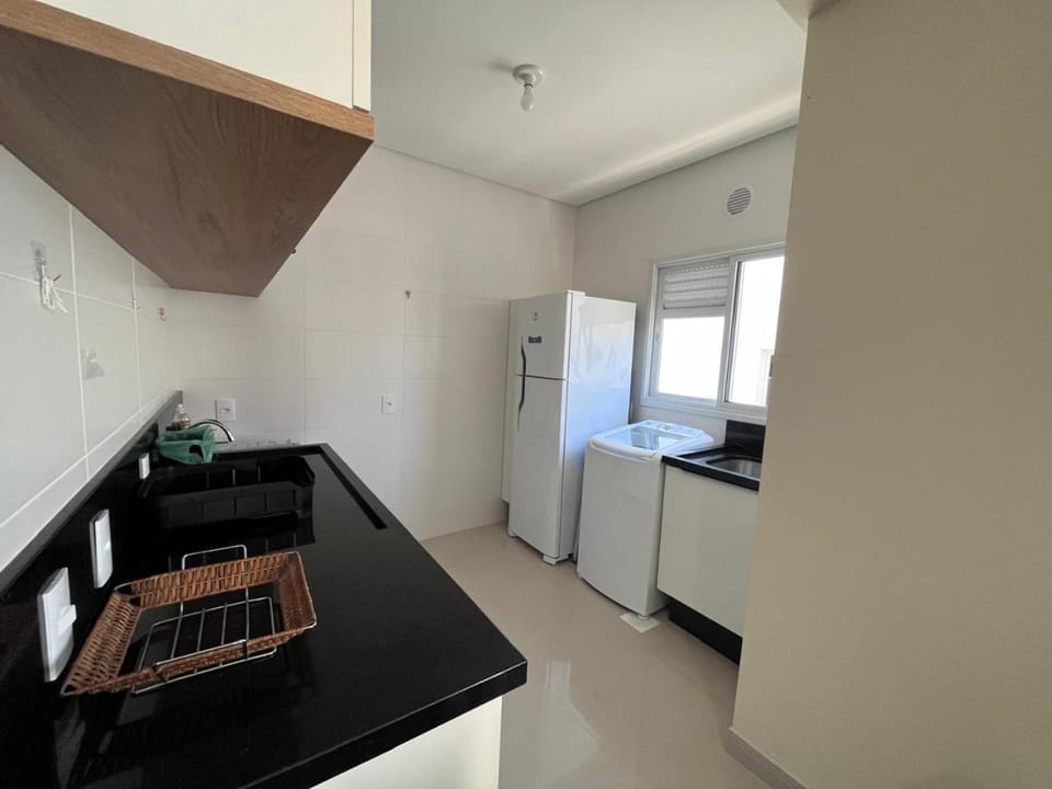 Lindo apto com piscina e churrasqueira a 400m da praia! Apartment in Florianopolis