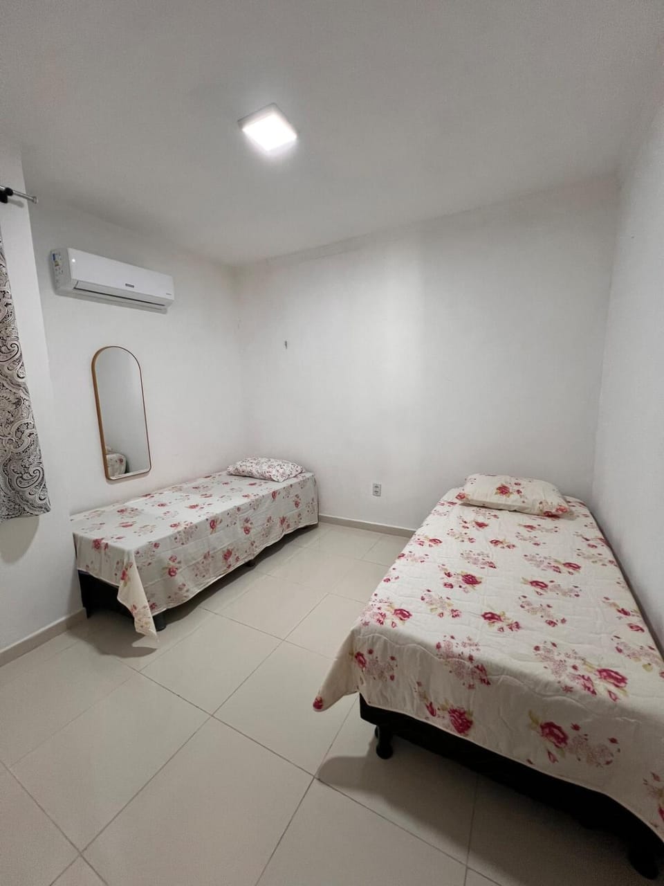 Bed, Photo of the whole room, Bedroom, air conditioner