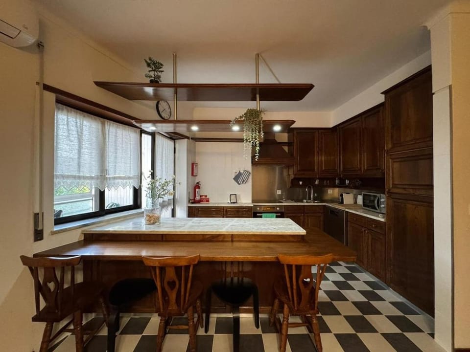 Kitchen or kitchenette, Dining area, stove