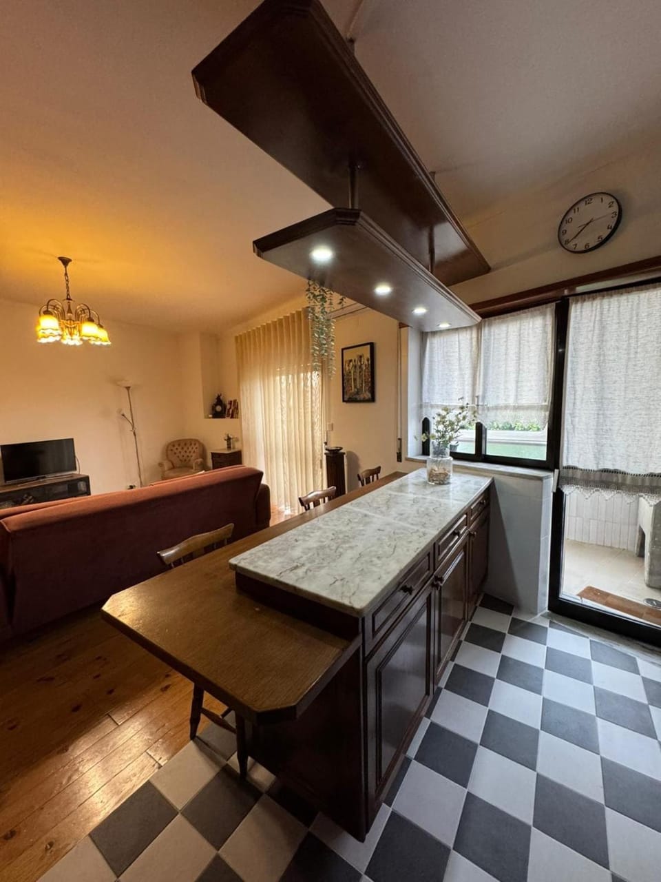 Communal lounge/ TV room, TV and multimedia, Kitchen or kitchenette, Seating area, Dining area