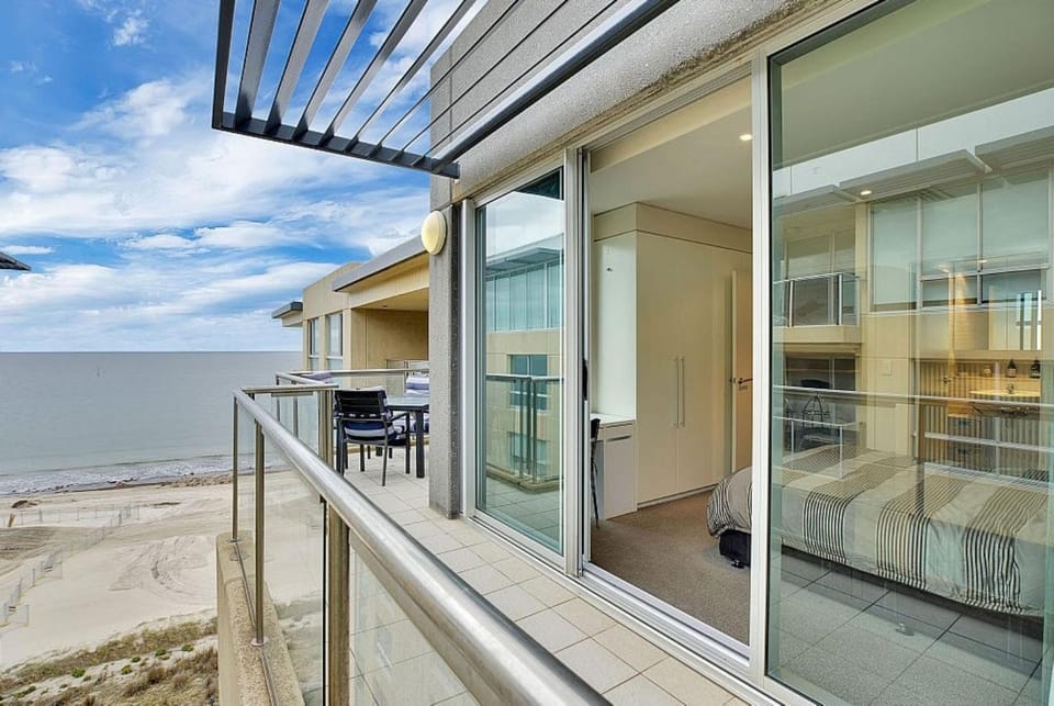 Seaside Apartment with Shared Gym & Sauna Apartment in Adelaide