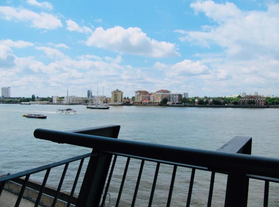 Riverside getaway - Everyday stays Apartment in London