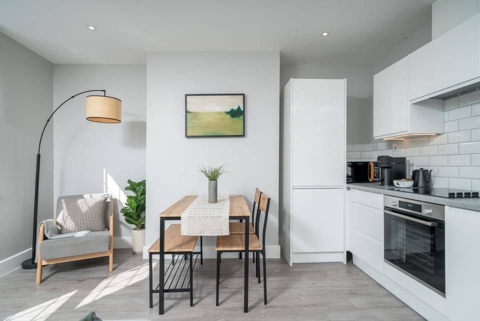 Kitchen or kitchenette, Seating area, Dining area