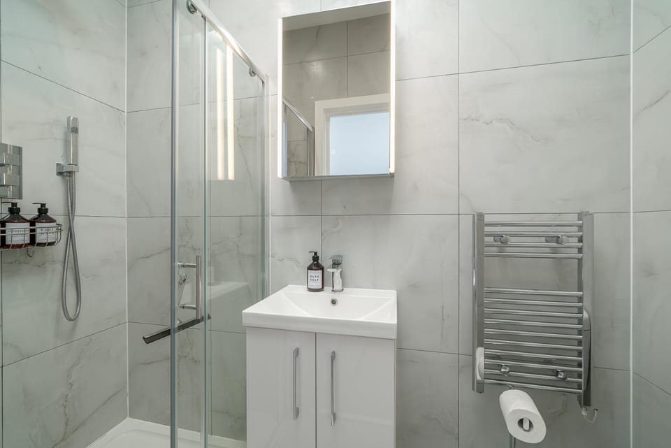 Shower, Bathroom, towels