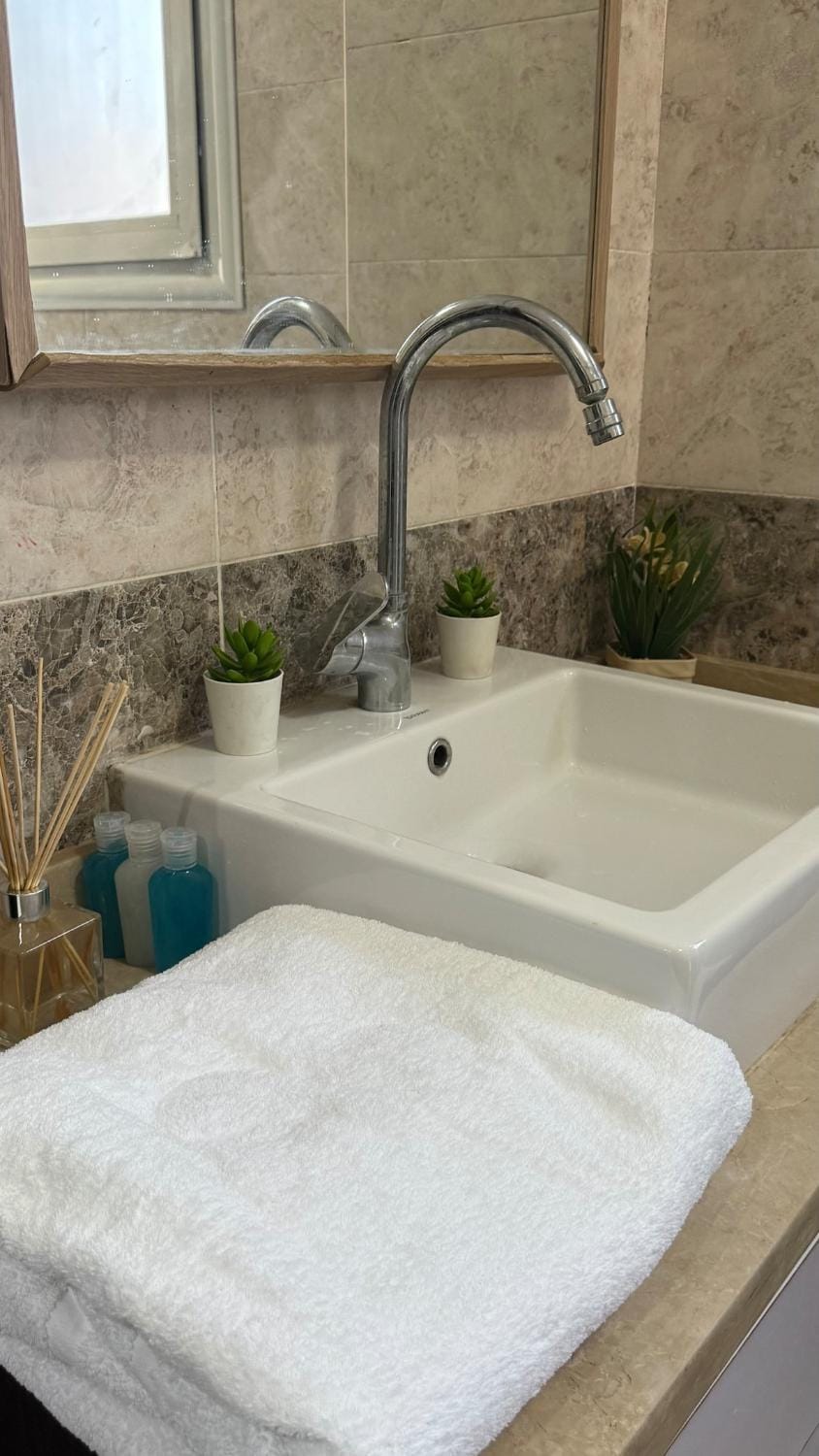 وحده مميزه بمدينتي غرفتين و 2 حمام بجانب الخدمات 52 Apartment in Cairo Governorate