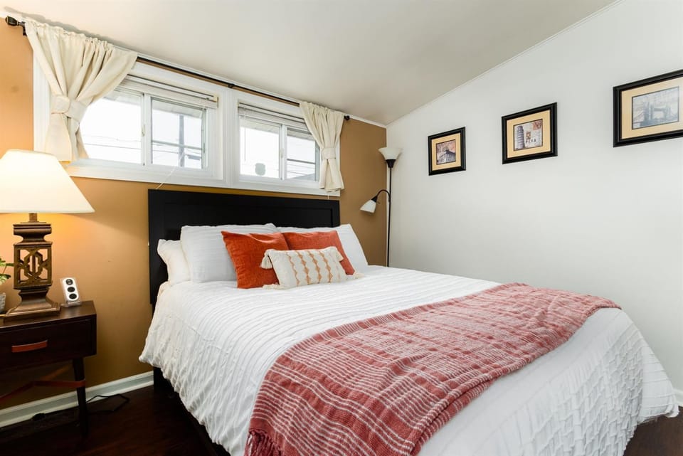 Huddle & Hangout - 3BR House Close to ND Country House in Mishawaka
