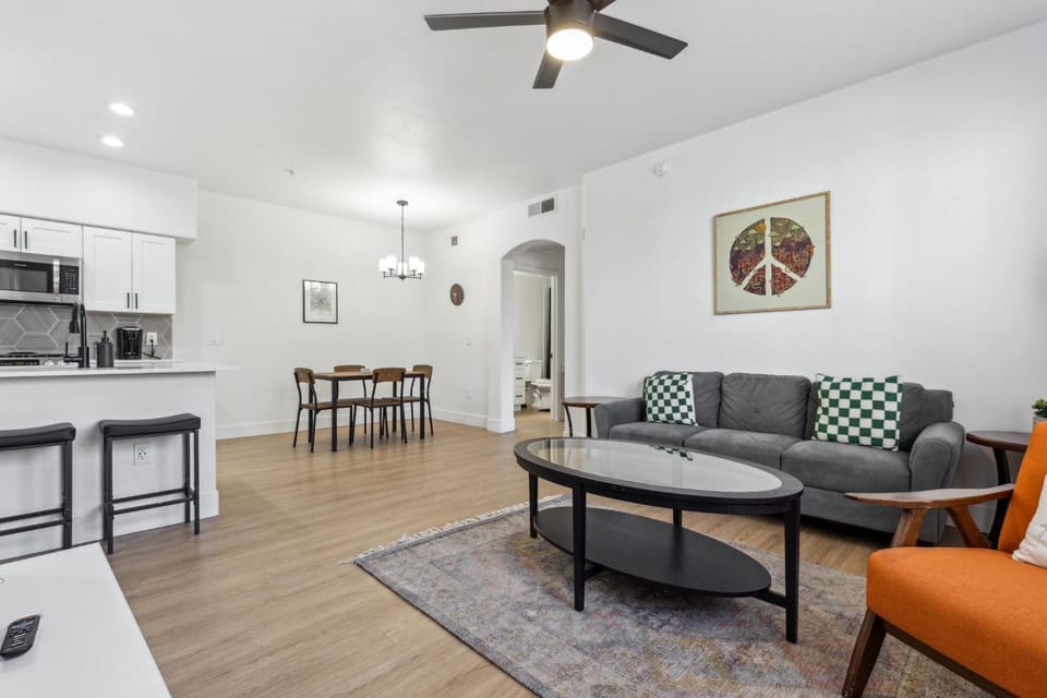 CozySuites Glendale by the stadium with pool 26 Apartment in Glendale