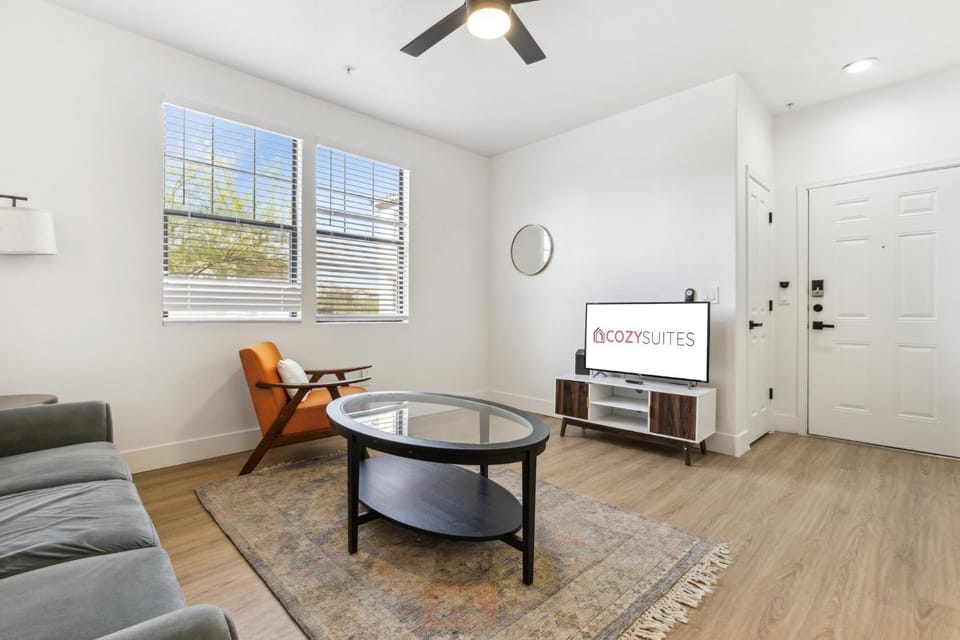CozySuites Glendale by the stadium with pool 26 Apartment in Glendale