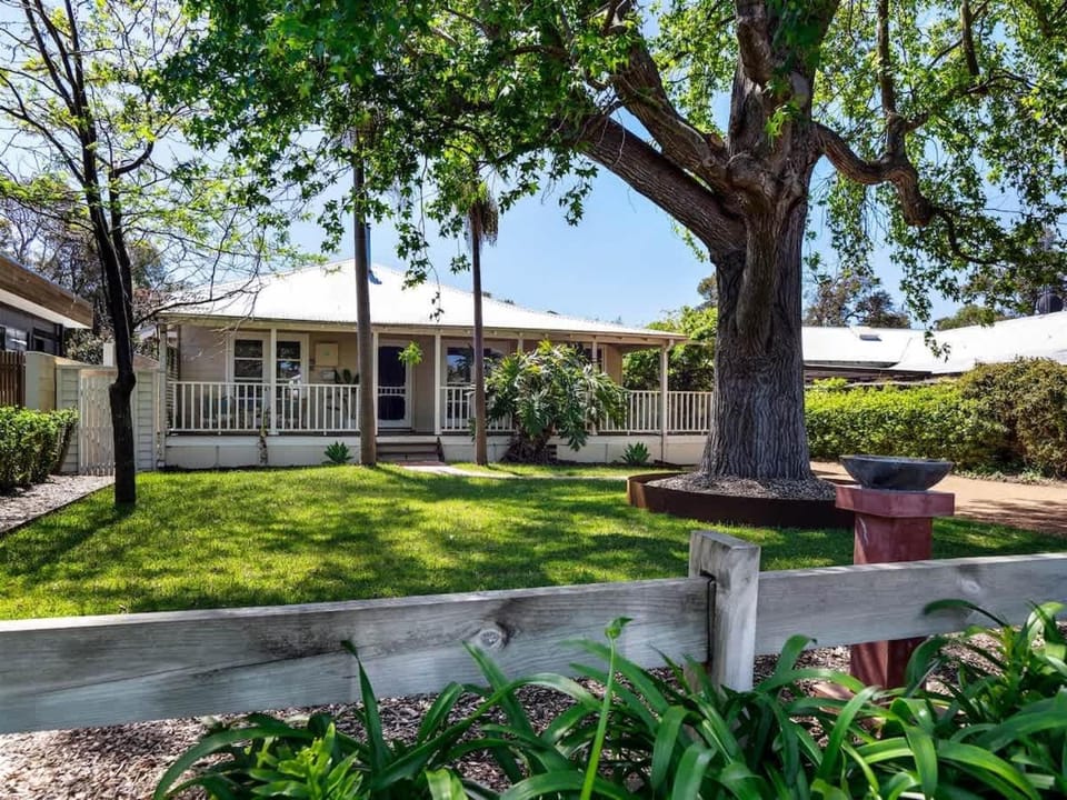 Newberry Cottage - Beach, Games & Alfresco Bliss House in Dunsborough