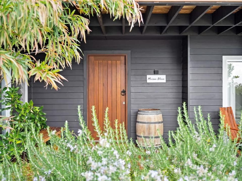 Maison Bleue - Ocean Views & Beachside Family Fun House in Dunsborough