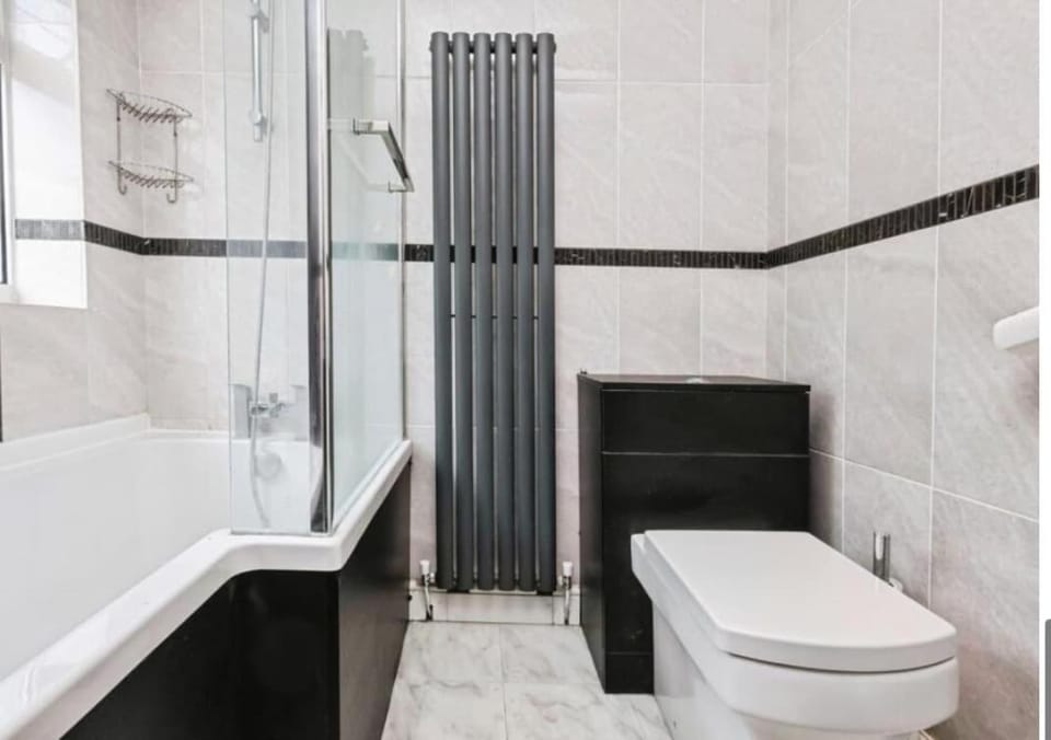 Entire luxury house Free Parking accommodations for contractors and long stays House in The Royal Town of Sutton Coldfield