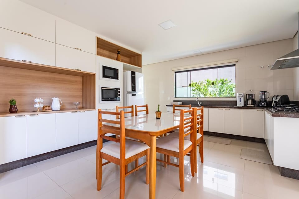 Dining area, oven, stove, kitchen, Internal: Not applicable to any particular room