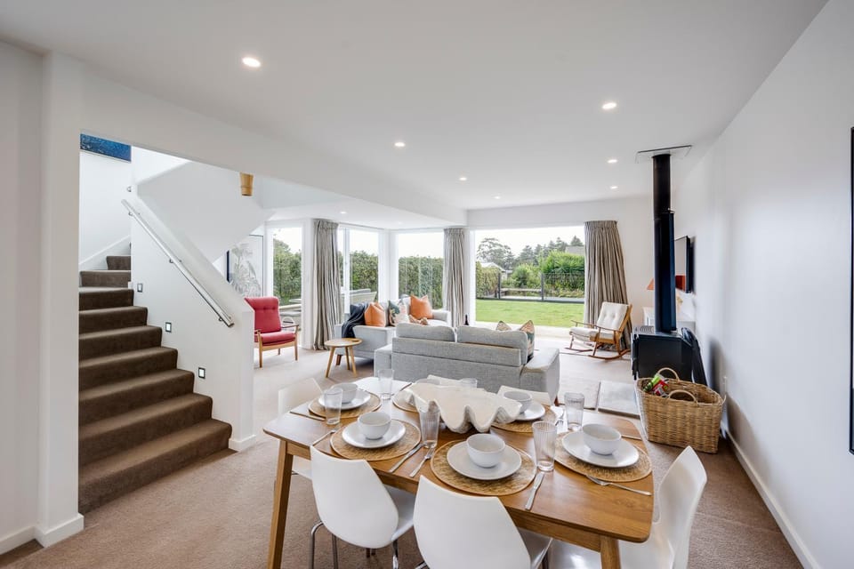 View (from property/room), Balcony/Terrace, Living room, Seating area, Dining area