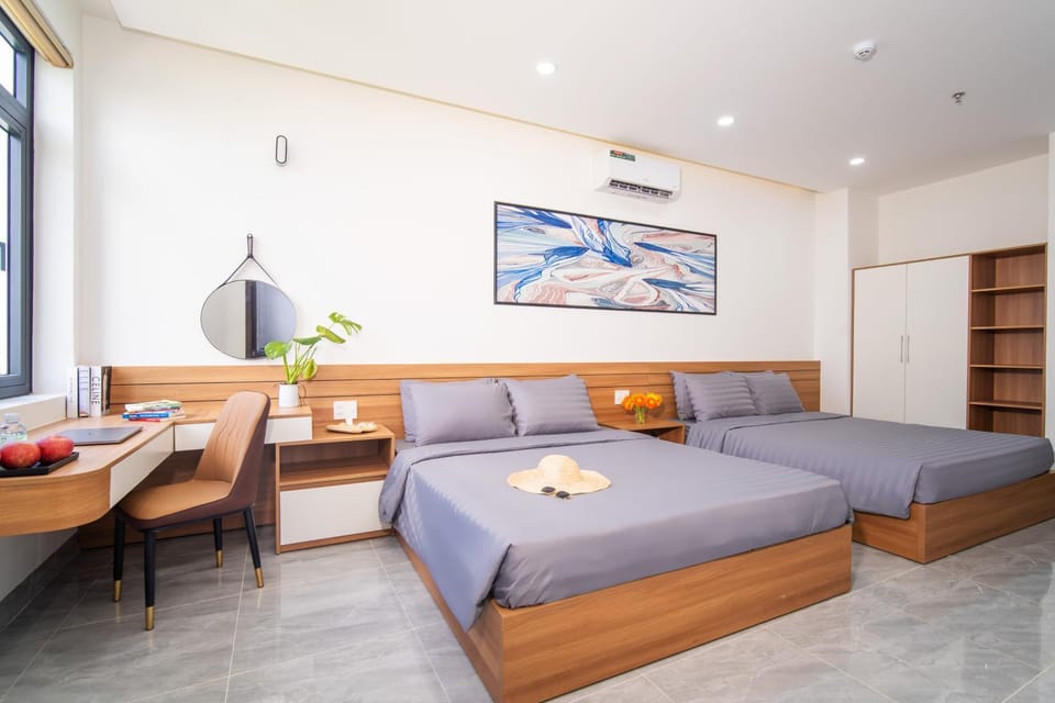Bed, Living room, Photo of the whole room, Seating area, Bedroom