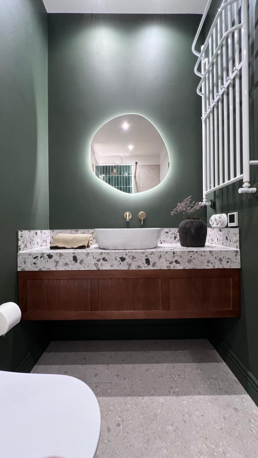 Emerald Art Maison in a Restored Historic Townhouse Riverside Old Town Apartment in Wroclaw
