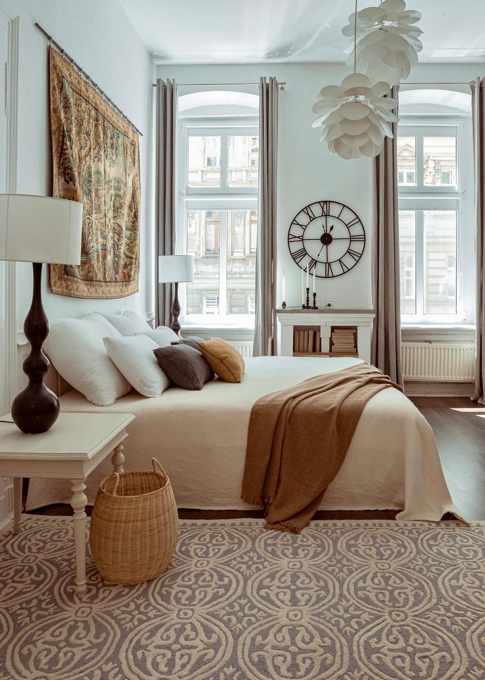 Bed, Seating area, Bedroom