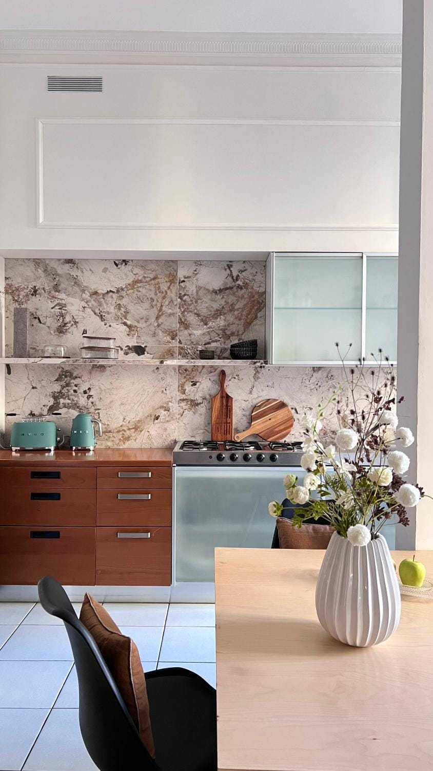 Kitchen or kitchenette, oven, kitchen