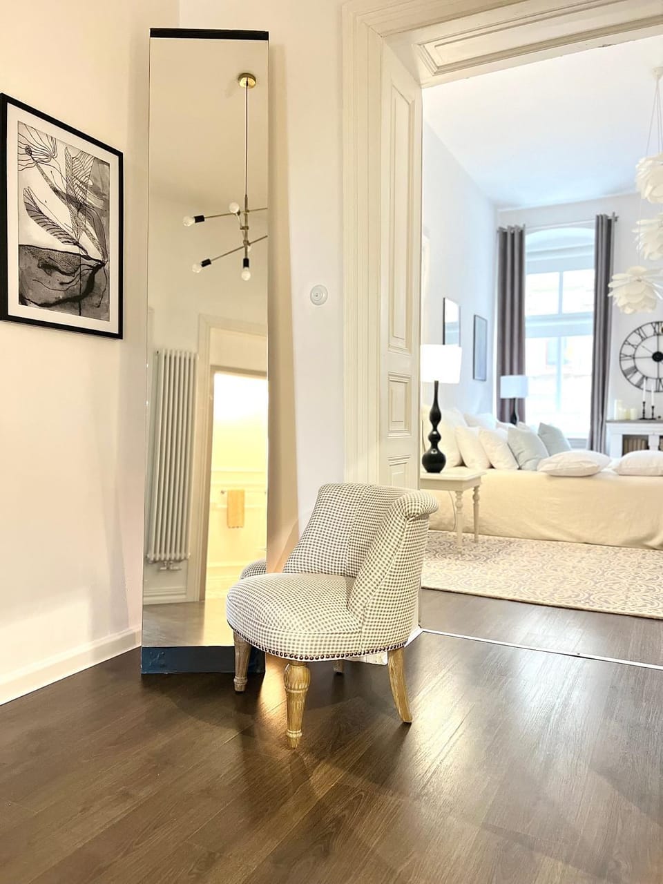 Emerald Art Maison in a Restored Historic Townhouse Riverside Old Town Apartment in Wroclaw