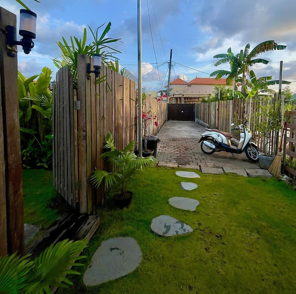 Tropical Private Bungalow Oasis Kemuning Bukit House in Bali