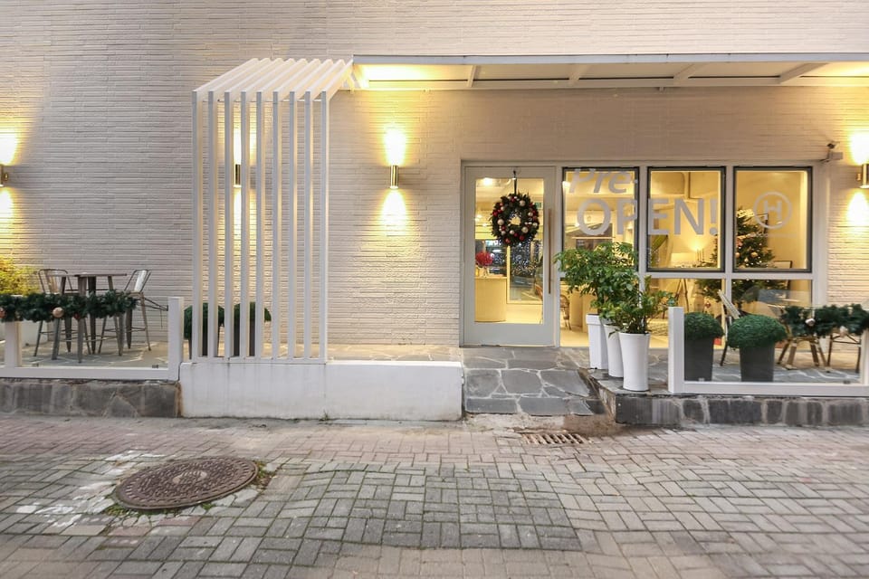 Facade/entrance