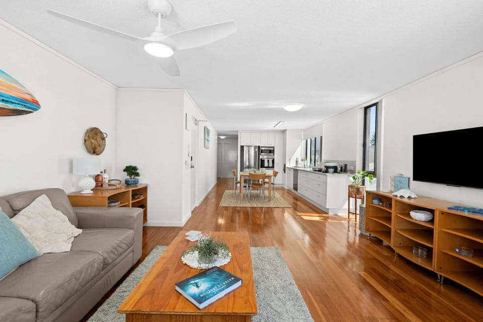 TV and multimedia, Kitchen or kitchenette, Living room, Dining area