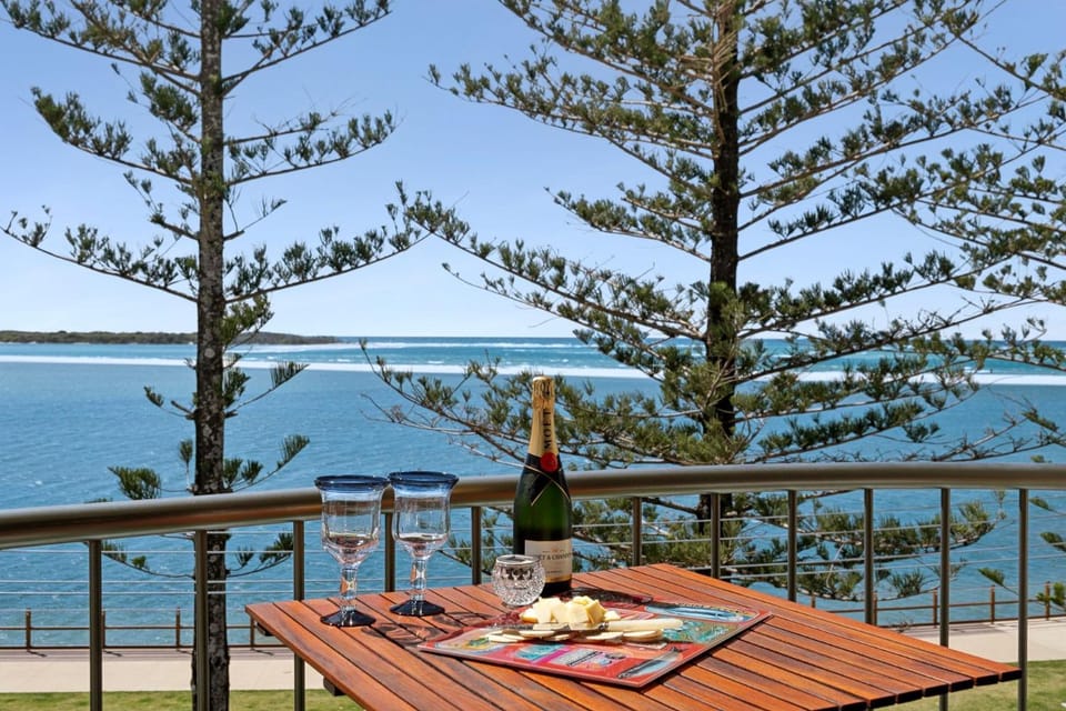 View (from property/room), Balcony/Terrace, Beach