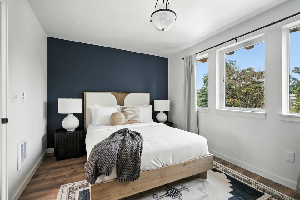The Adelynn 5BR - Sleek - Spacious - Walkable House in Portland