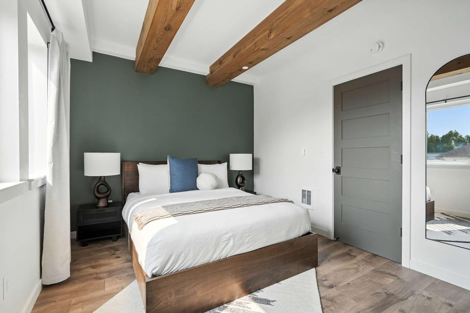 The Adelynn - 5BR Modern Luxury - Central Spot House in Portland
