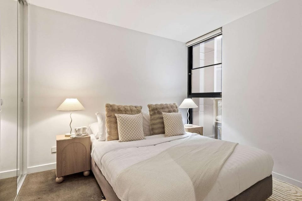 Modern 2BR City Retreat Prime Melbourne CBD Apartment in Melbourne
