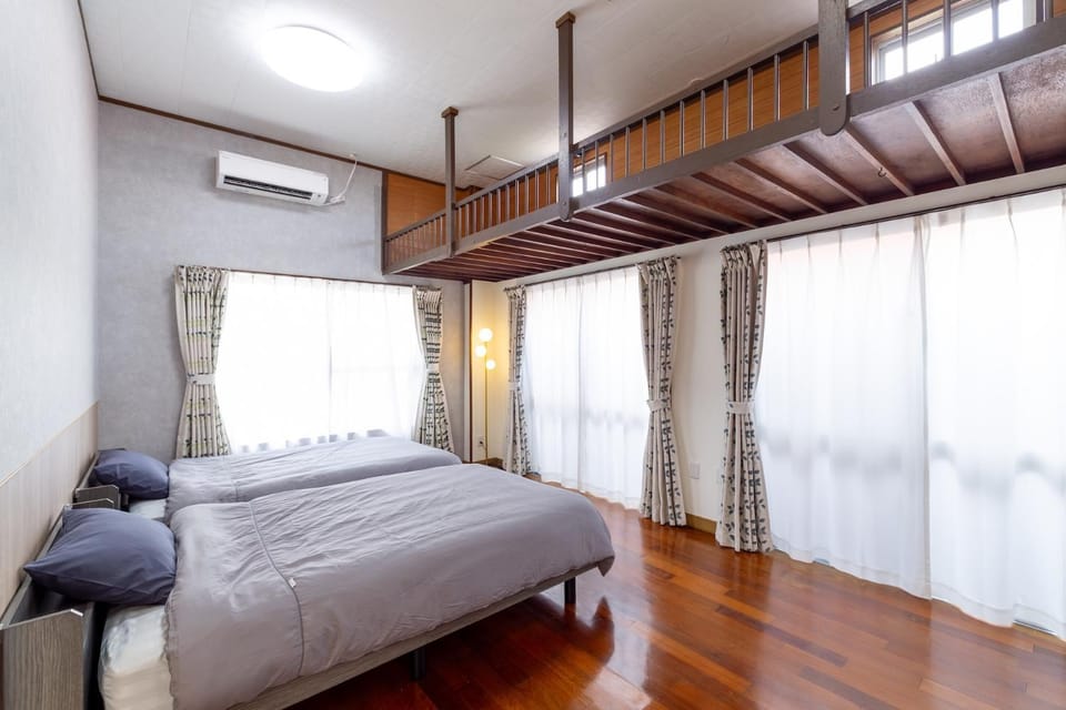 Bed, Living room